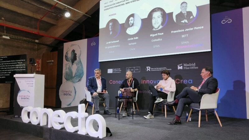 Jordi Carbonell junto con los ponentes en Conecta Digital