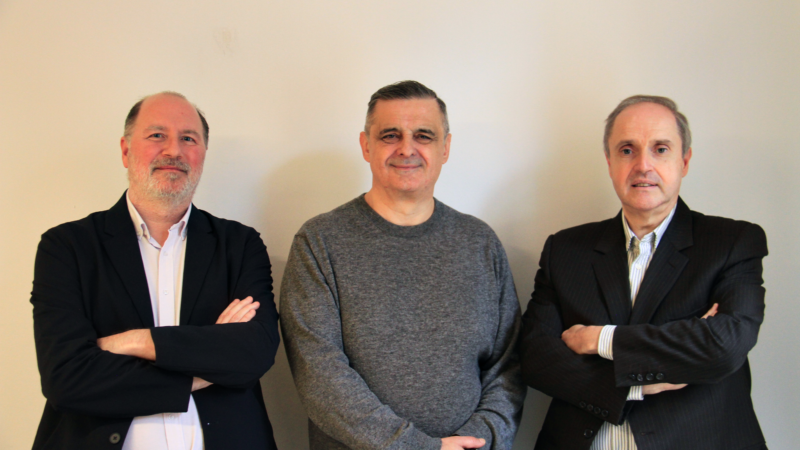 Gumer Claramunt, Jordi Carbonel y Javier Moreno posando juntos